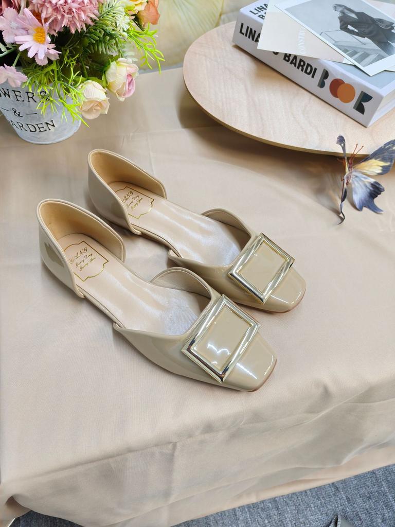 Punkt zweites Haar! Mode vielseitig neue quadratische Spitze quadratische Schnalle Leder hohl einzelne Schuhe Damen flache Schuhe Temperament Pendeln Frühling