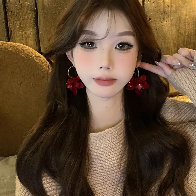 Silver needle resin flower pendant earrings retro niche fashion temperament versatile stud earrings light luxury high-end earrings women