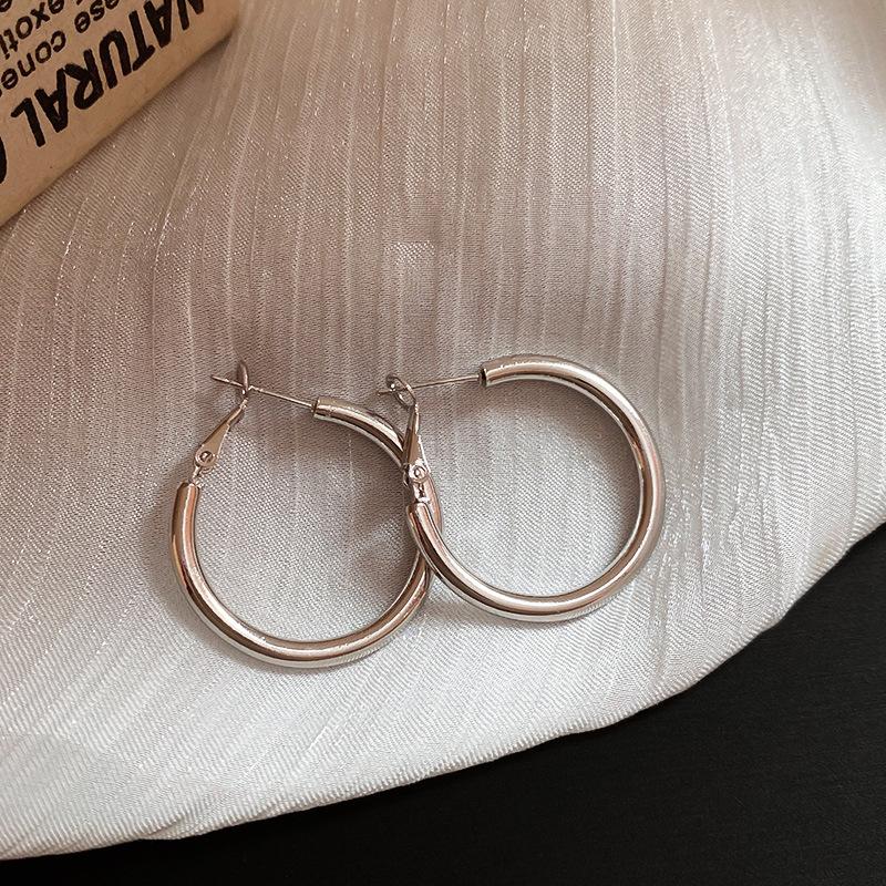 Silver Needle Round Earrings European and American Simple Fashion Cold Wind Earrings Personality Temperament Earrings Light Luxury High Sense