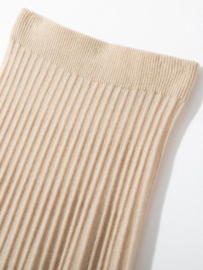 Women's Mid-Length A-Line Cashmere Knit Skirt - High-Waisted, Ribbed, Slimming, Pleated, Versatile.