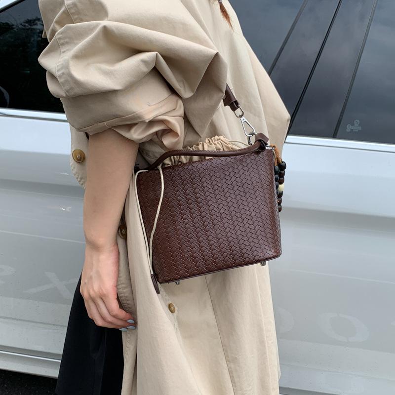 This Year's Popular Bag Women's 2025 New Summer Retro Niche Design Messenger Bag Portable Bucket Bag