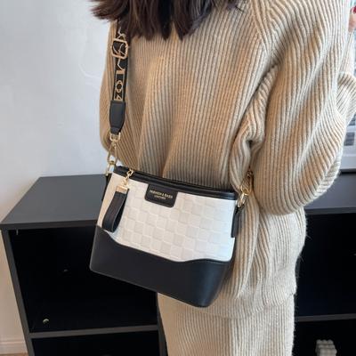Premium Sense Niche Contrasting Color Stray Bag Women 2025 New Broadband Shoulder Messenger Bag Popular Diamond Water