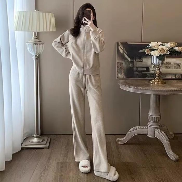 Chic Women's Hooded Sweater & Wide-Leg Pants Set - Stylish Early Autumn Casual Sportswear.