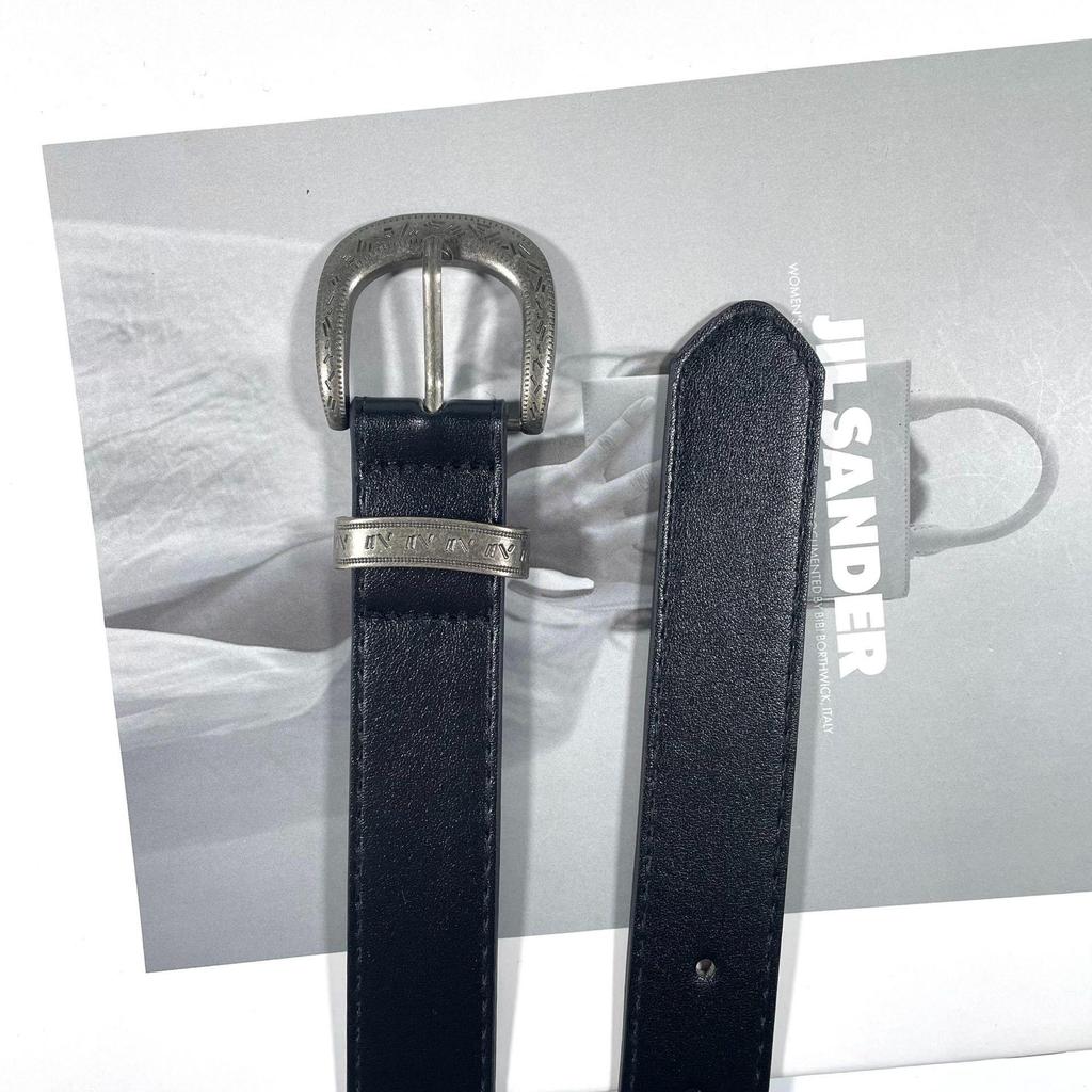 Vintage-Inspired Carved Buckle Belt for Women - Stylish and Versatile.