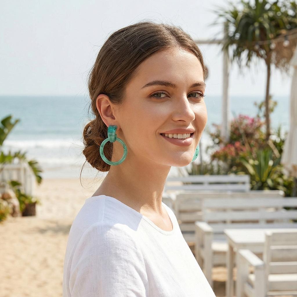 Earrings 2019 European and American new round geometric acrylic acetate earrings, green resin fashion earrings