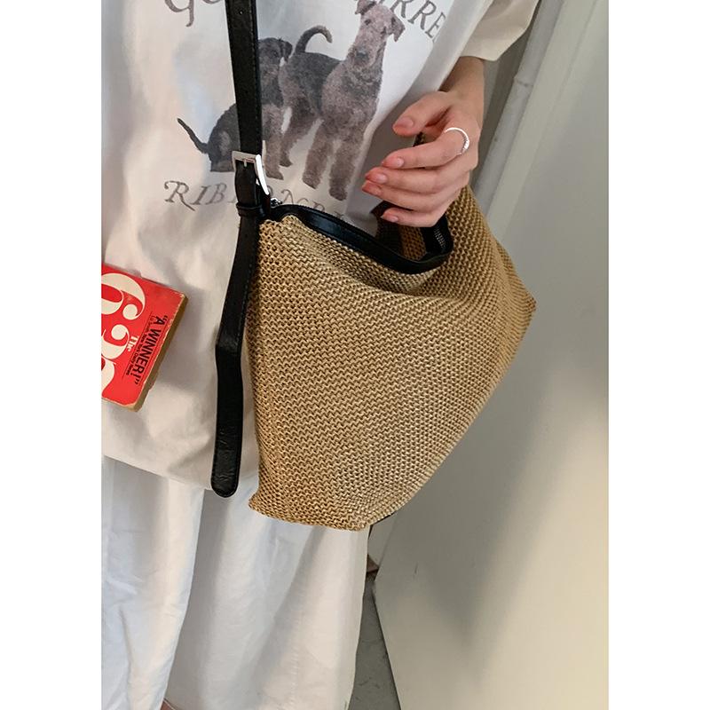 Летняя сумка через плечо большой вместимости женская 2025 новая соломенная сумка большой вместимости простая сумка-тоут на плечо