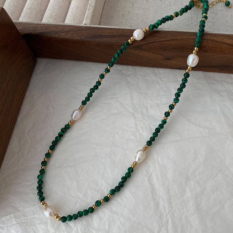 Collana di perle di malachite da donna, verde, retrò, temperamento, impilata, catena per clavicola di alta qualità, accessori leggeri, di lusso, eleganti, a catena