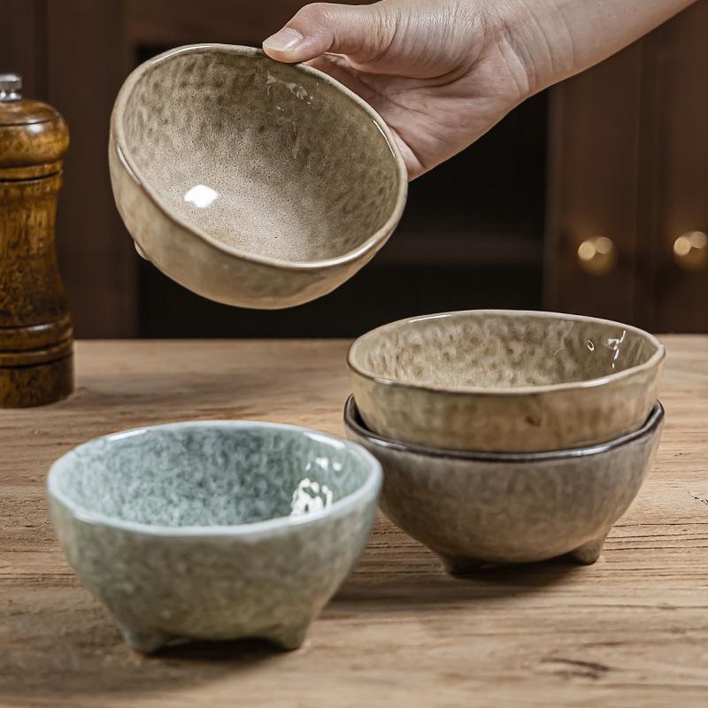 Retro Japanische Ofengebrannte Unregelmäßige Keramikschale - Dreibeiniges Design für Reis, Dessert oder Porridge