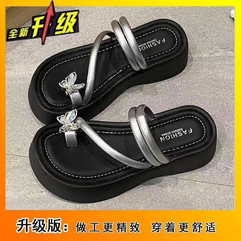 2025 Summer New Internet Celebrity Super Fire One-word Drag Niche Design Sense Thick Bottom Set Toe Beach Lady Cool Slippers