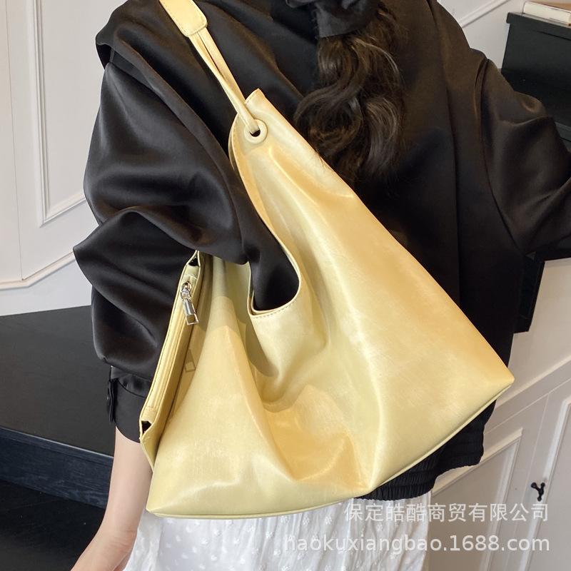 Tote bag women's lazy wind large-capacity bag women's 2025 new trendy summer commuter bag soft leather shoulder armpit bag