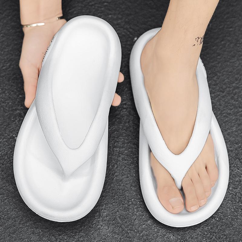 Fashion New Super Soft Men Trend New Summer Slippers EVA Soft Bottom Cloud Slides Light Beach Shoes Male Suitable Indoor and Outdoor