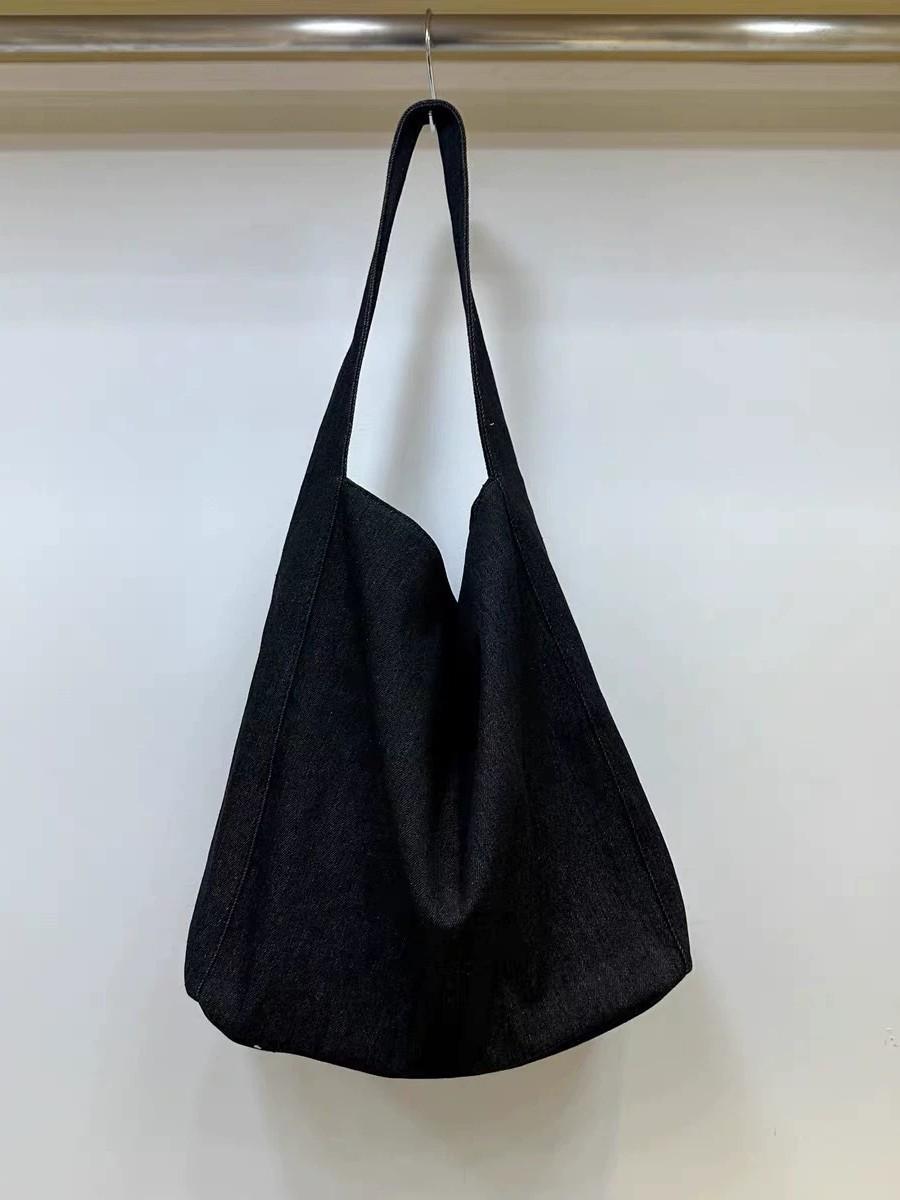 

Містка, невимушена, модна та проста джинсова сумка. Сумка-тоут для поїздок на роботу. чорний