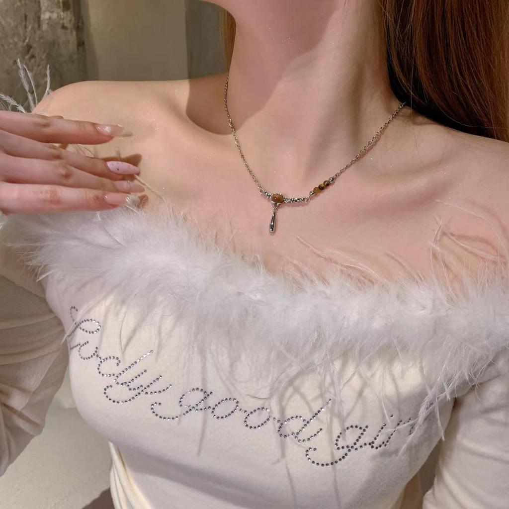 Women's Leather Tiger Eye Layered Necklace - Retro Double-Layer Choker Accessory with High-End Luxury Clavicle Chain.