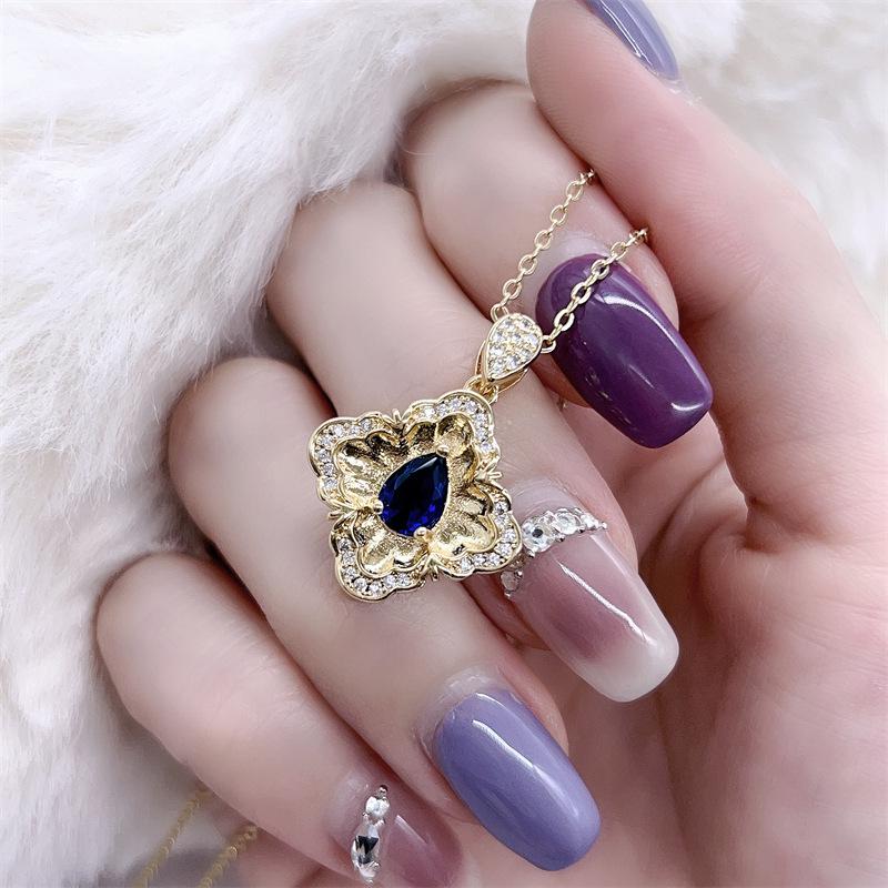 18K Gold Plated Retro Pendant Necklace for Women - Stylish and Versatile Niche Design