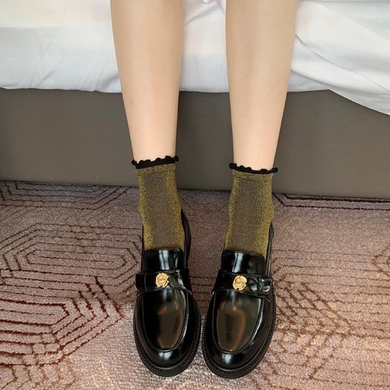 Ganze Rindsleder~ dicksohlige Kamelien-Kleinlederschuhe, Damen-Klein-Goldschnalle, Einschlupf, lässig zum Rock, echtes Leder