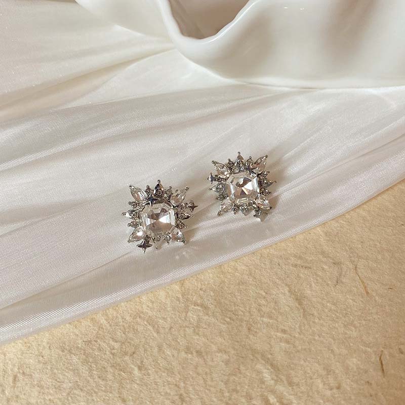 Luxury Female Crystal White Zircon Square Clip Earrings for Women Silver Color Ear Cuff Non-Piercing Earrings Jewelry Wedding