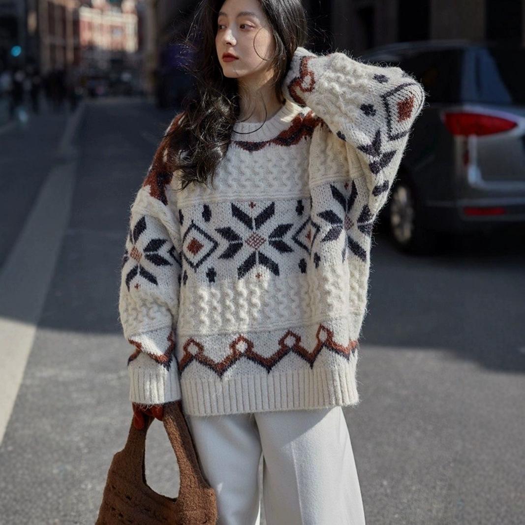 

White Snowflake Retro Japanese-Style Thick Knit Sweater for Women Medium белый