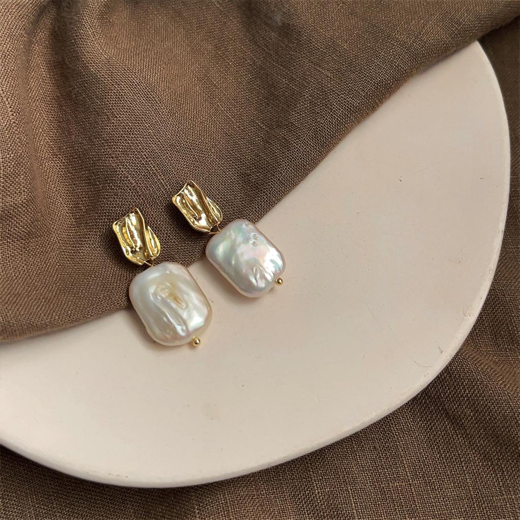 Retro Fashion Oil Drop Earrings for Women, Vintage Niche Elegant Style, High-End Personalized Hypoallergenic Ear Jewelry