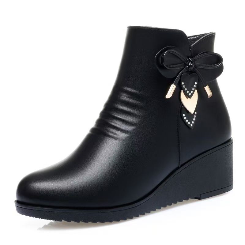 Mother's Cotton Shoes, Thickened Real Soft Leather Short Boots, Soft-soled Women's Non-slip Plus Velvet Flat-bottomed Warm Middle-aged Leather Shoes