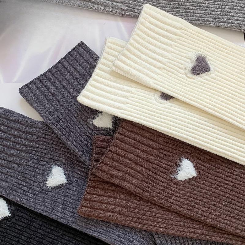 Boneless Cashmere Socks, Thickened Warm Mid-calf Socks, Thickened Heart-embroidered Warm Pile Socks for Autumn and Winter