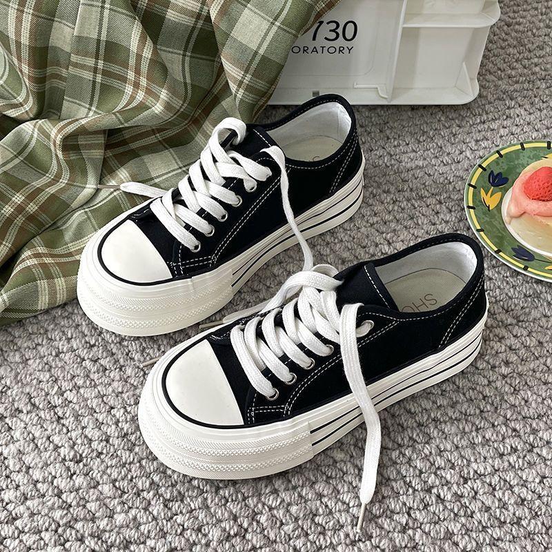 Beautiful girl's shoe shopkeeper, niche cream platform canvas shoes 2025 new little white shoes versatile design big head shoes