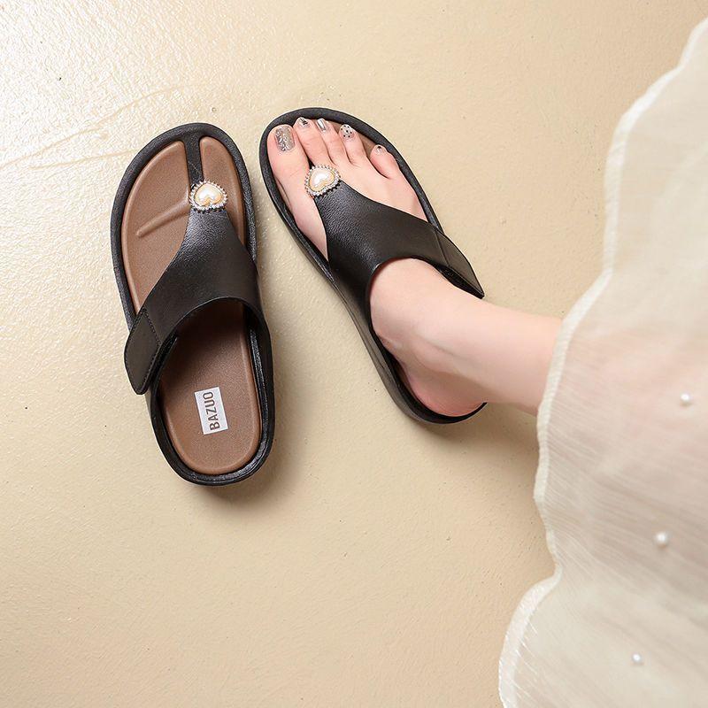 Cool slippers women's summer wear 2025 new thick-soled high-end beach cool slippers fashion toe slippers