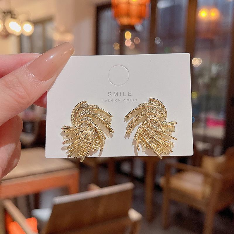 Irregular Geometry Big Stud Earrings for Women Golden Metal European Statement Earrings Wedding Party Punk Jewelry Gift