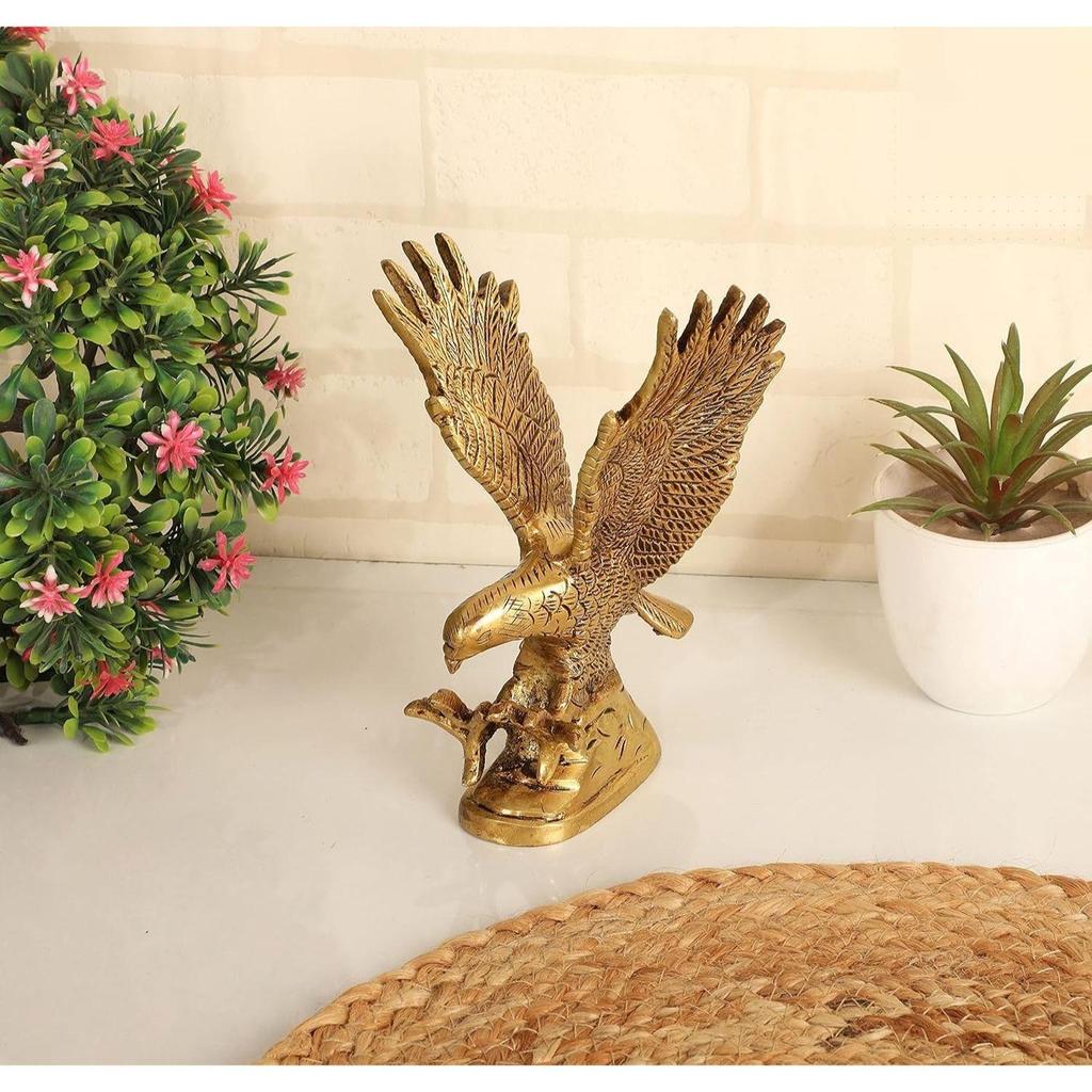 XOMARK Brass Flying Eagle Statue Hawk Sculpture Feng Shui Decorative Handmade Wild Bird Garuda Statue for Home
