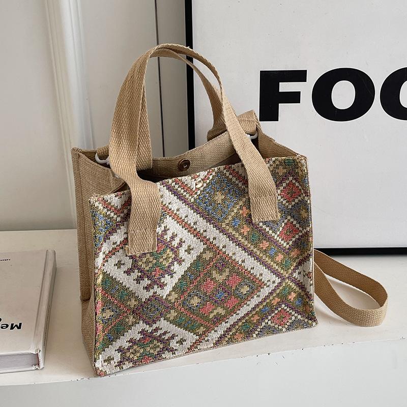 Hochwertige kleine Tasche im Ethno-Stil für Damen. Neue trendige Umhängetasche für Damen. Modische, vielseitige Schultertasche für Damen.