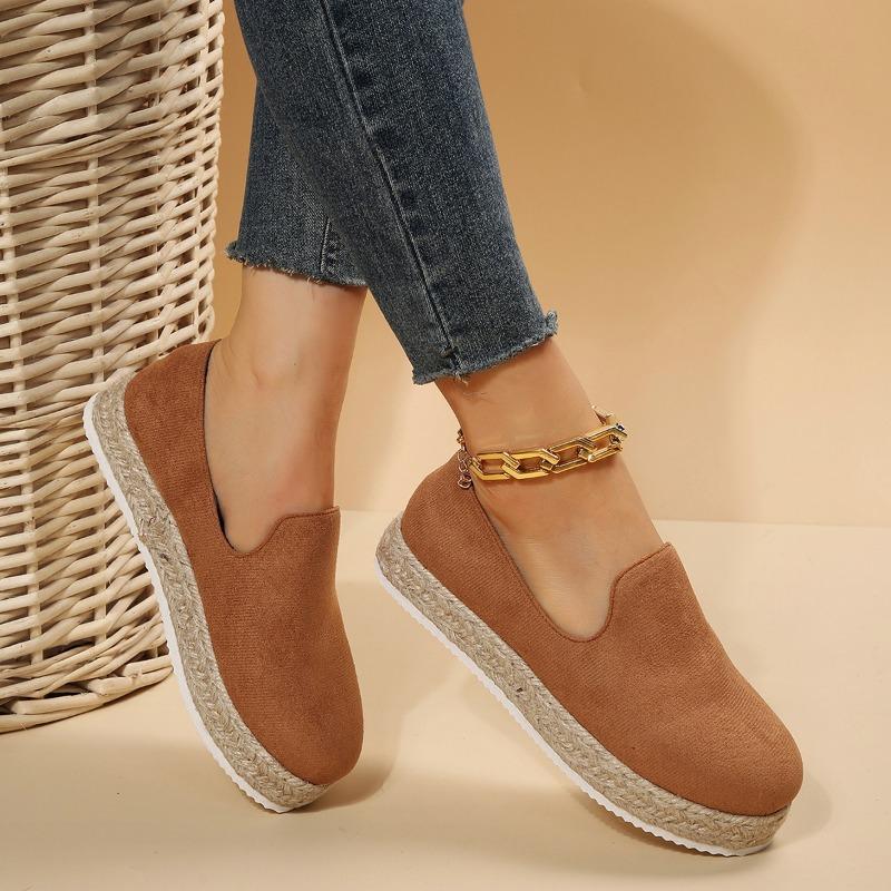 

Нове жіноче взуття весни та осені 2024 року. Модне жіноче взуття із замшевим принтом із леопардовим принтом із круглим носком і середнім каблуком. 43