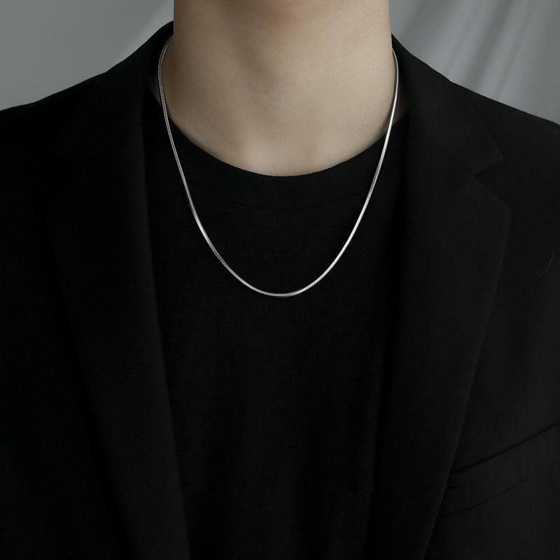 Korean Pearl Necklace: High-End Silver Clavicle Chain with Niche Design, Perfect for Light Luxury and Sweater Pendants.