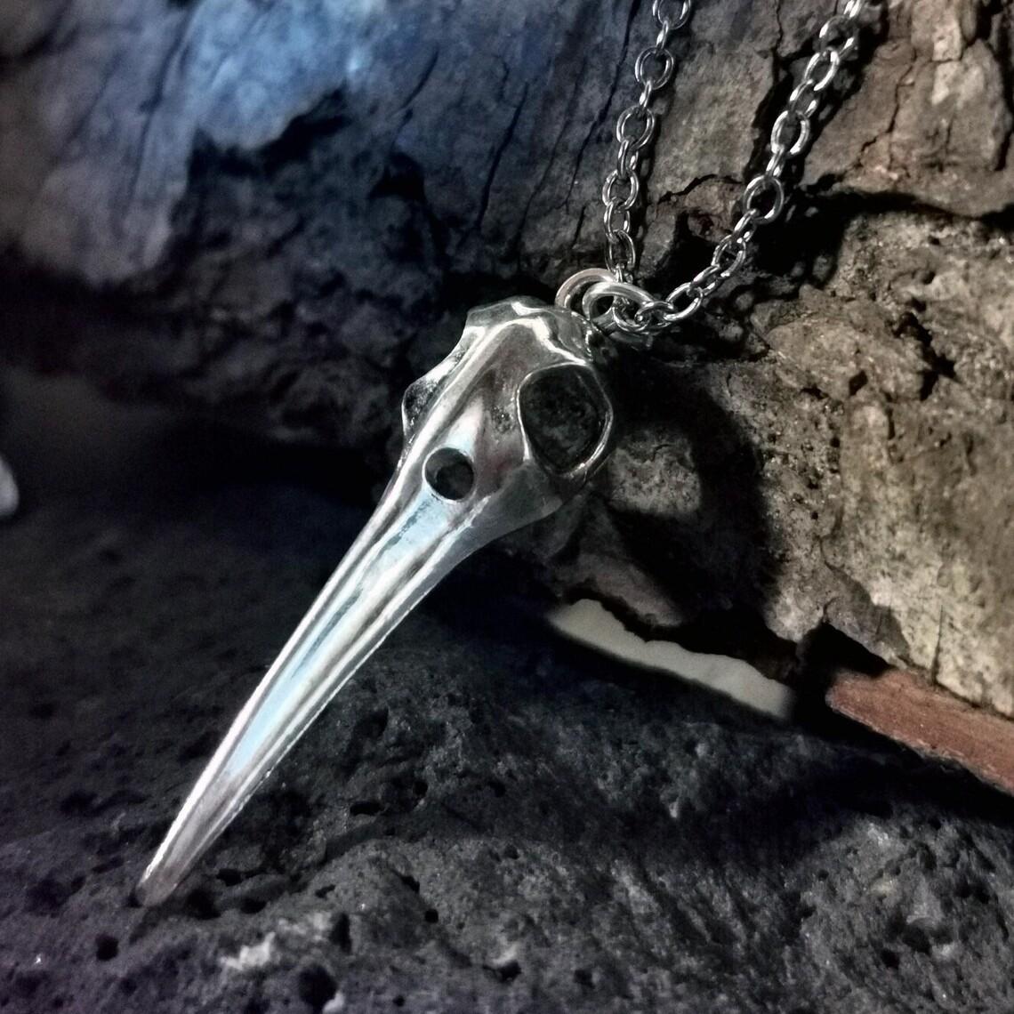 Gothic Punk Bird Crow Skull Pointed Beak Pendant Necklace for Men Women Halloween Party Dark Mysterious Alternative Jewelry Gift