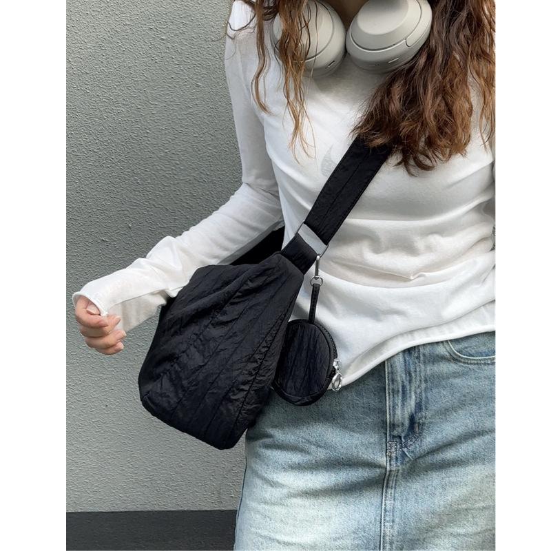 

Модная одноплечевая сумка-кроссбоди большой вместимости с плиссированными складками чёрный