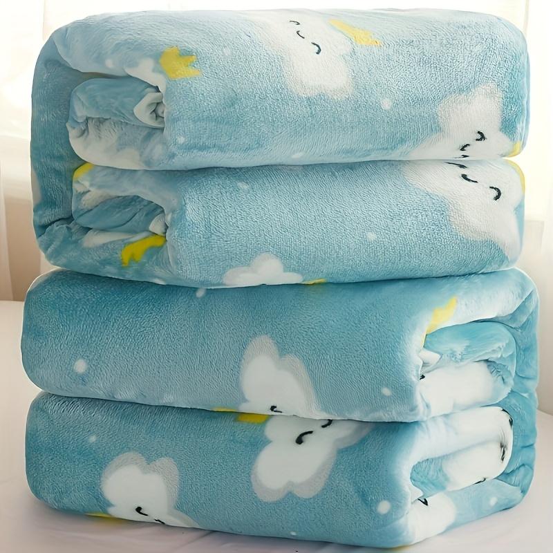 Soft Coral Fleece Floral Print Blanket - Light Blue with White Daisies & Green Leaves, Cozy All-Season Throw for Bedroom, Living Room, Office, Sofa