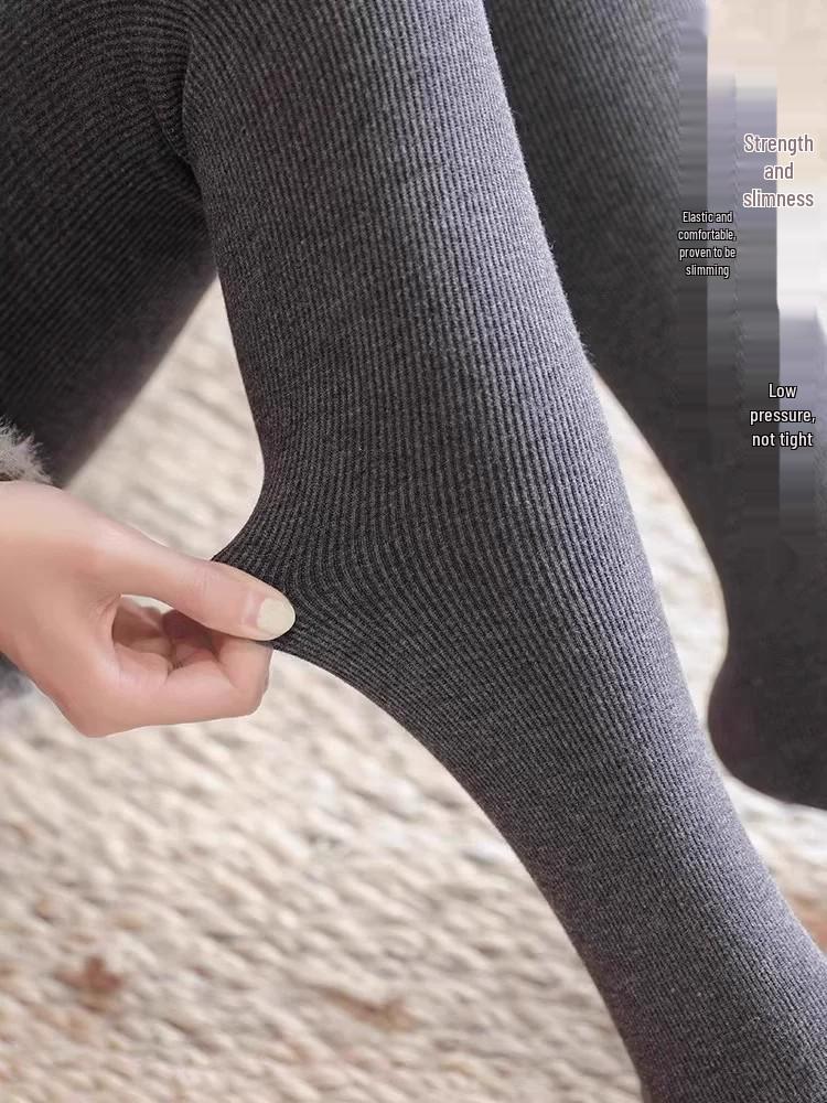 Women's Plus-Size Fleece-Lined Base Layer Pants, Footed Tights for Autumn and Winter - Thickened Warm Cotton for Up to 200 Jin.