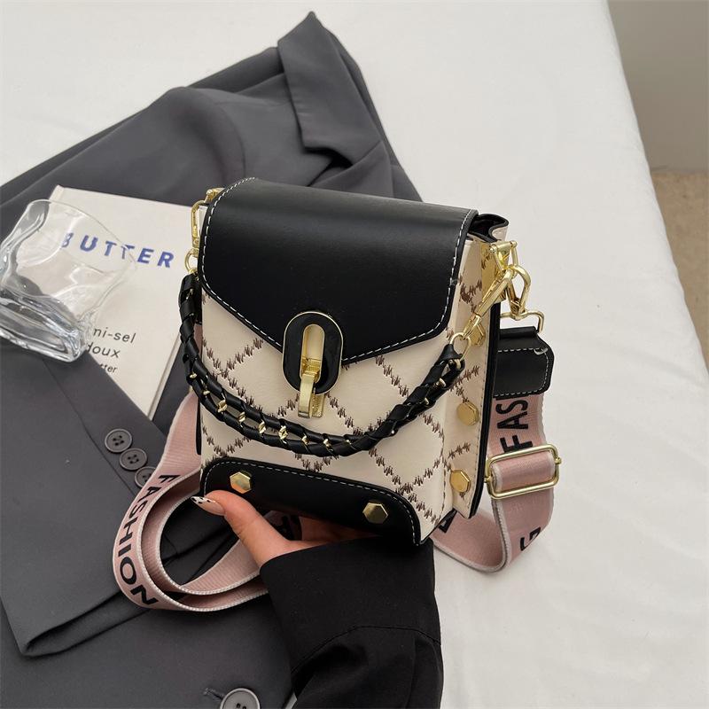 Модная маленькая сумка через плечо для женщин легкий мини-кошелек для мобильного телефона повседневная сумка через плечо 2440₽