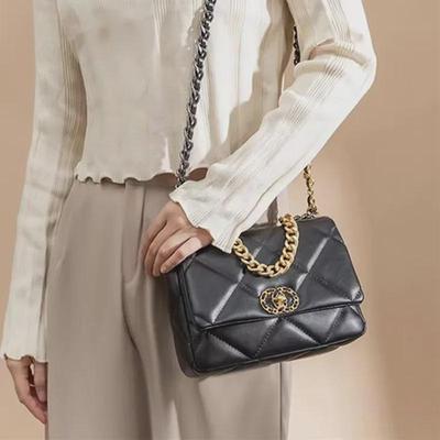 2025 quadratische Tasche aus Schaffell mit Diamantkette: Stilvolle Damen Schulter- und Messengertasche aus Leder