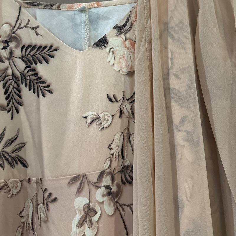 Abito Maxi da Donna Rosa Chiaro con Stampa Floreale a Spalline con Cardigan Grigio Chiaro