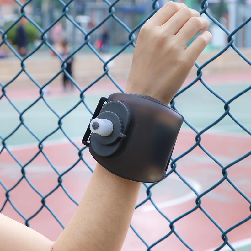 Venkovní aktivita Aktivní náramková konvička Běh Ruční konvička na jízdu Fitness Lehký pohárek na pití Odolný proti pádu Silikonový pohárek s přímým pitím