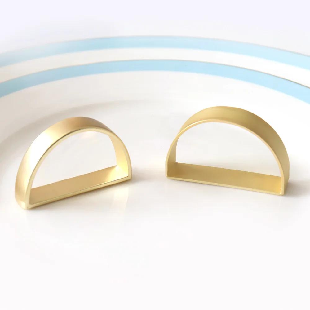 4PCS Semicircle Christmas Napkin Ring New Zinc Alloy Fully Polished Creative D Word Napkin Buckle Matte Gold Wedding Table Decor