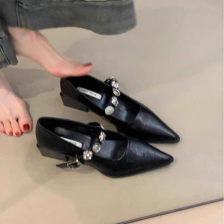 French pointed women's small leather shoes autumn 2025 new thick heel one-word buckle light mouth single shoes Mary Jane shoes women