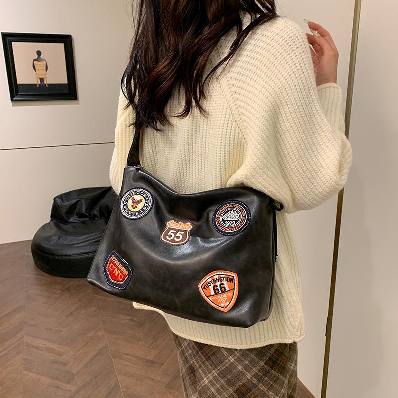 

Ретро высококачественная универсальная модная сумка-тоут через плечо большой вместимости для поездок на работу 41*14*26 чёрный