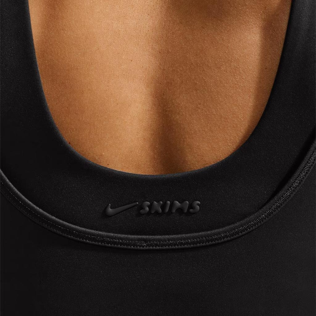 Nike X Skims Kollaboration Doppelträger Rundhalsausschnitt Feuchtigkeitsableitendes Tanktop Damen Oberteile IR5027-054