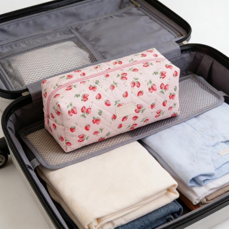 Cute Strawberry Shaped Makeup Bag Practical Polyester Large Capacity Cosmetic Bag For Cosmetics And Travel Essential