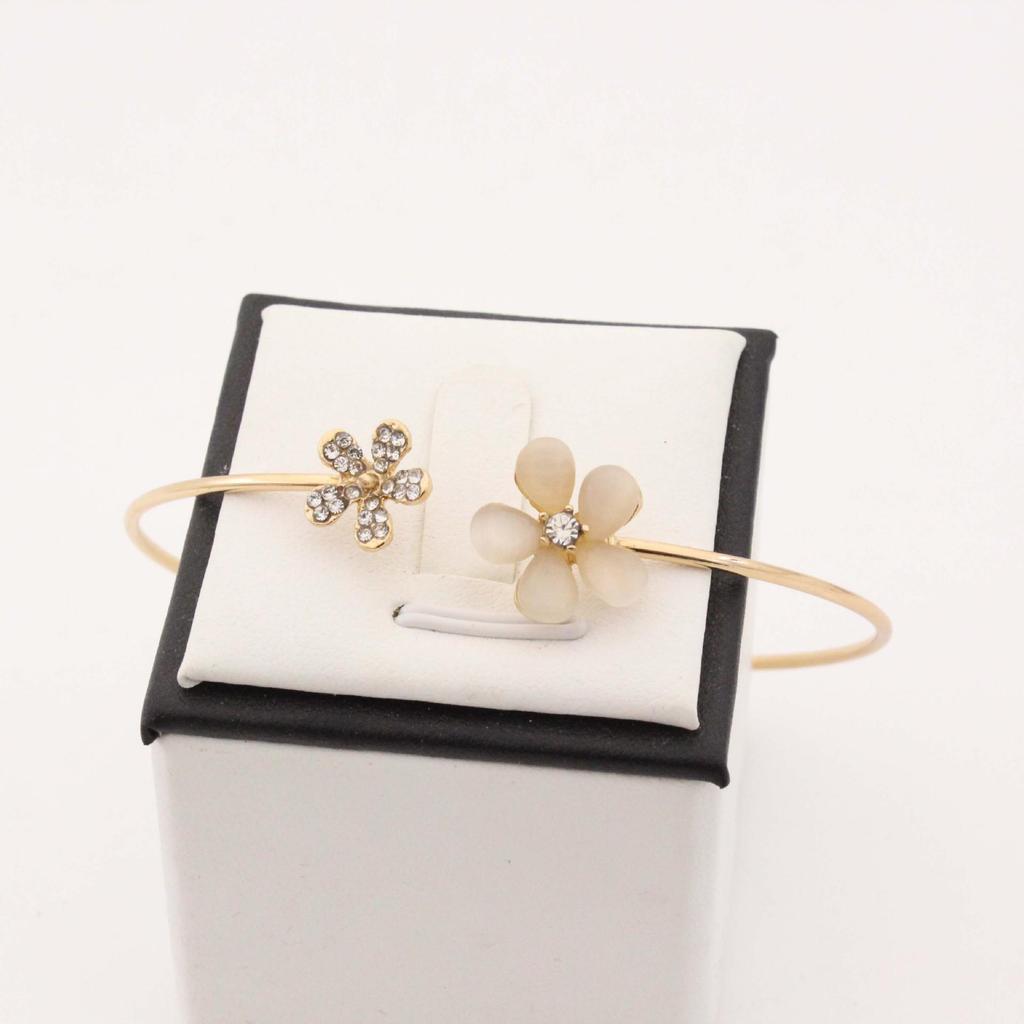 Korean Rhinestone Cat's Eye Flower Bracelet - Stylish Jewelry Accessory