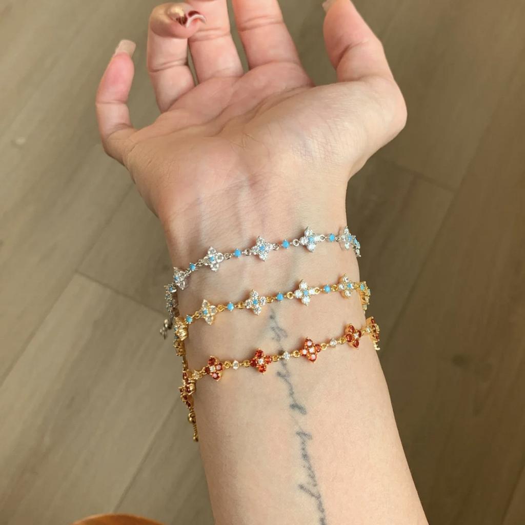 French vintage blue turquoise zircon four-leaf clover full-diamond bracelet for women, floral design, high-end niche fashion, light luxury jewelry