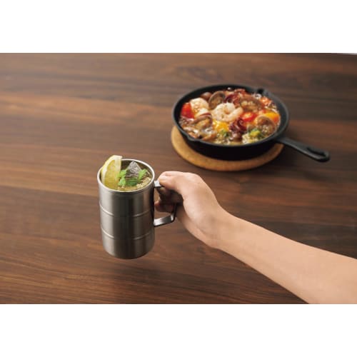 Kakusei Trommelförmiger Becher, 380 ml, Silber, Doppelseitige Vakuumisolierung, Isoliert heiße und kalte Getränke, Griffiger Henkel, Kondensationsbeständig und hält
