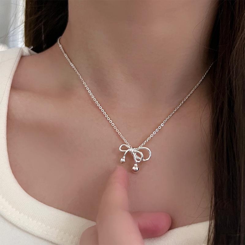 Elegante minimalistische Kreisanhänger-Halskette für Frauen 2025