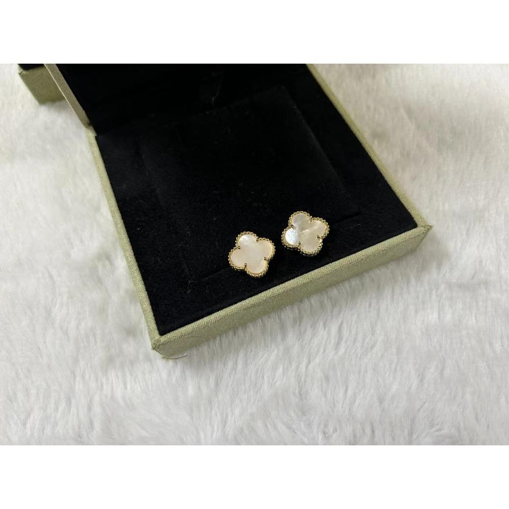 High Version Lucky Four-leaf Clover Earrings for Women 18K Fashion Light Luxury Natural White Mother-of-pearl Pair of Earrings