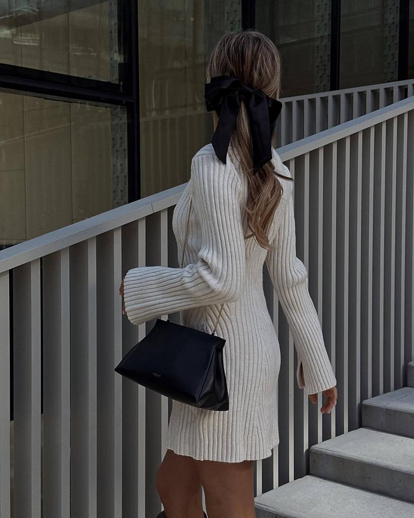 Dámské pletené minišaty evropského a amerického stylu 2023 - Podzim/Zima, Dutý arktický samet, Zeštíhlující střih